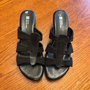 White Mountain Wedge Sandal Black Slip On Women's Size 9